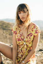 Load image into Gallery viewer, Chevron-Threader Necklace