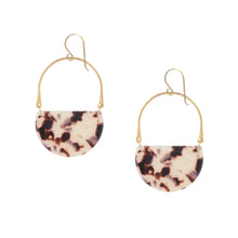 Load image into Gallery viewer, Tortoise Shell Geometric Gold Earrings